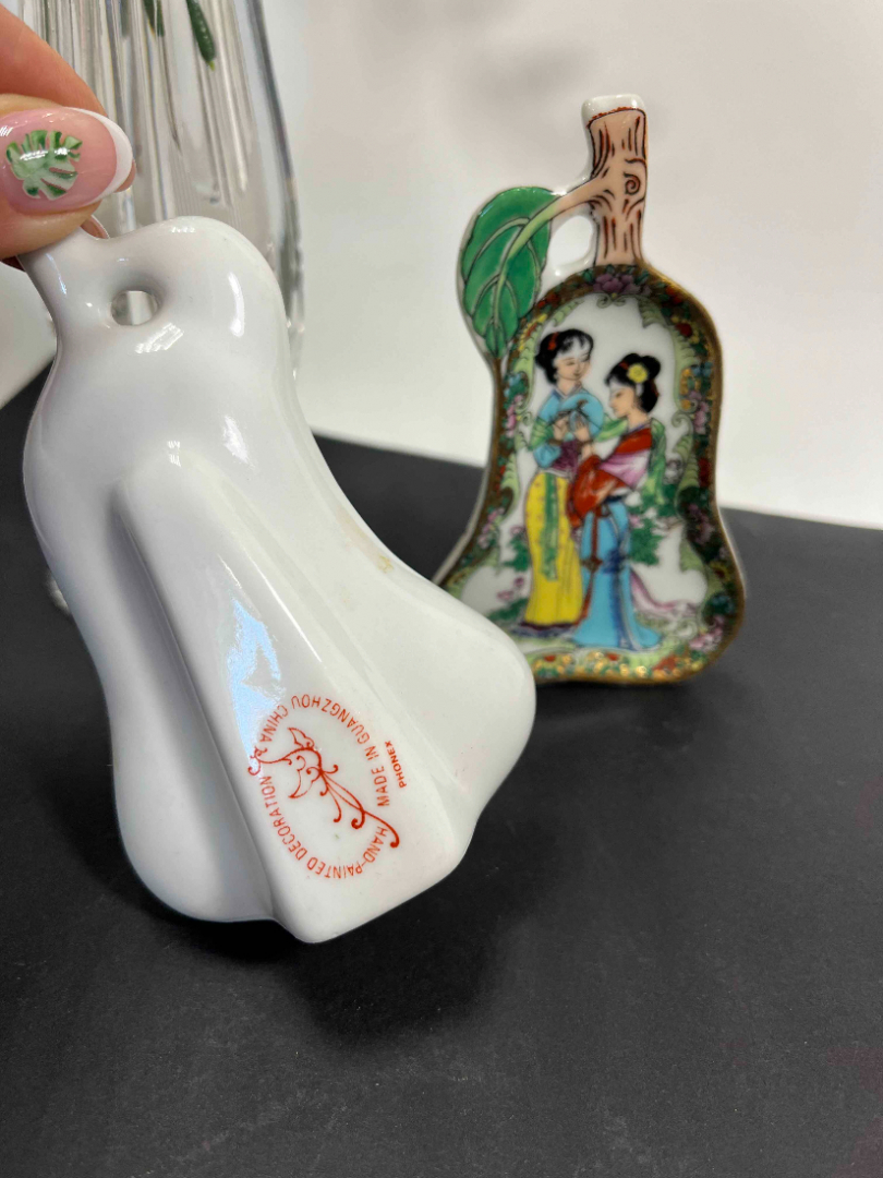 Плакетка в виде груши. Китай. Фарфор, деколь, золото, маркировка. Цена за 1шт. Картинка 3